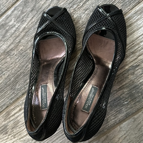 DOLCE & GABBANA black patent leather open toe heels - Picture 2 of 9